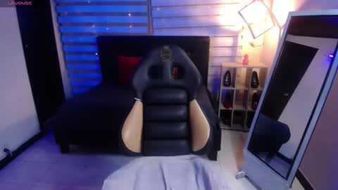 miiaa_evans1 online show from October 2025 08:09:02 PM