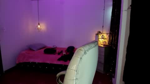 miiss_greyy online show from October 2025 12:04:02 PM