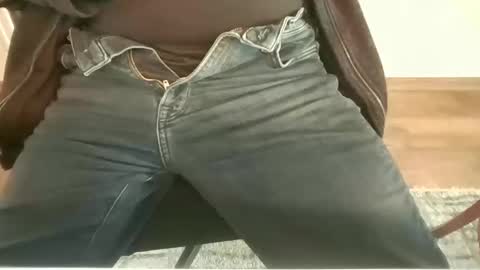 mik online show from October 2025 12:25:01 PM