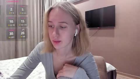 Snapshot of mika_ray chatting on October 2025 11:17:01 PM Mika online show from October 2025 11:17:01 PM