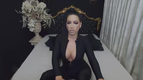 Snapshot of mikaelajensen chatting on October 2025 03:17:02 AM Mikaela online show from October 2025 03:17:02 AM