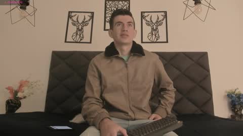 mikael online show from January 2025 04:01:01 AM