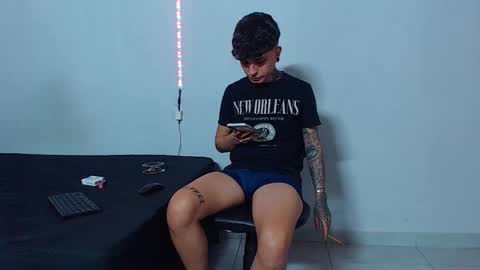 Snapshot of mike777jr chatting on October 2025 03:59:02 AM Mike IMDEPENDIENT MODEL online show from October 2025 03:59:02 AM