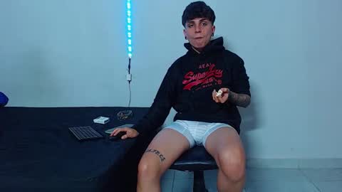 Snapshot of mike777jr chatting on October 2025 05:05:02 AM Mike IMDEPENDIENT MODEL online show from October 2025 05:05:02 AM