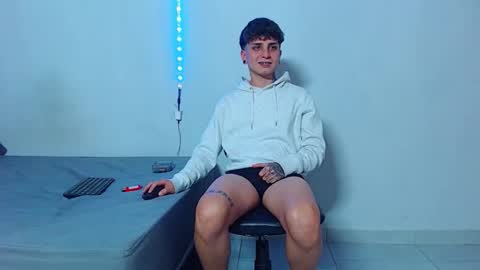 Snapshot of mike777jr chatting on October 2025 03:20:02 AM Mike IMDEPENDIENT MODEL online show from October 2025 03:20:02 AM