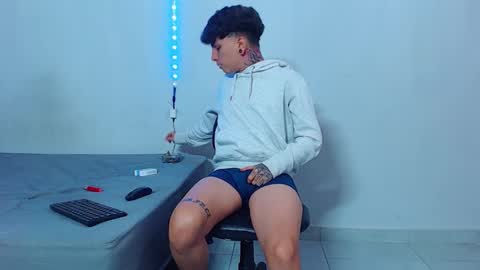 Snapshot of mike777jr chatting on October 2025 04:09:01 PM Mike IMDEPENDIENT MODEL online show from October 2025 04:09:01 PM