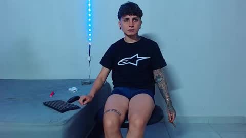 Snapshot of mike777jr chatting on October 2025 04:15:01 AM Mike IMDEPENDIENT MODEL online show from October 2025 04:15:01 AM