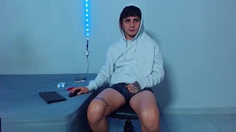 Snapshot of mike777jr chatting on October 2025 04:29:02 PM Mike IMDEPENDIENT MODEL online show from October 2025 04:29:02 PM