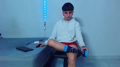 Snapshot of mike777jr chatting on November 2025 03:24:01 PM Mike IMDEPENDIENT MODEL online show from November 2025 03:24:01 PM