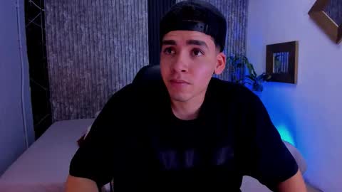 Mike 0233 online show from October 2025 04:22:02 AM