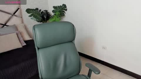 Snapshot of mike_belle chatting on October 2025 10:25:02 PM Mike Belle online show from October 2025 10:25:02 PM