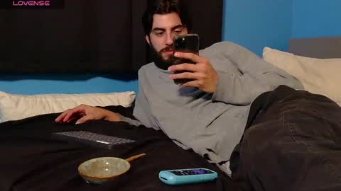 Snapshot of mikehawk1589 chatting on December 2024 06:44:01 AM mikehawk1589 online show from December 2024 06:44:01 AM