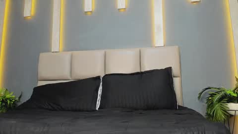 Snapshot of mikepark_ chatting on September 2025 11:10:01 AM MIKE PARK online show from September 2025 11:10:01 AM