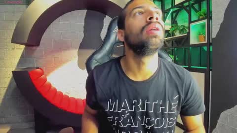 Snapshot of mikepark_ chatting on September 2025 11:03:01 AM MIKE PARK online show from September 2025 11:03:01 AM