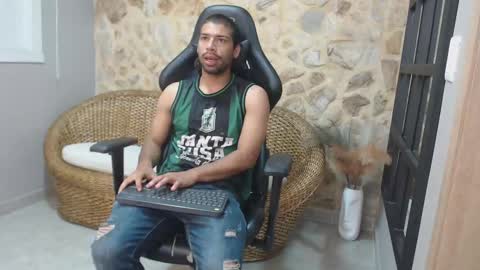 Snapshot of mikepark_ chatting on October 2025 11:09:02 AM MIKE PARK online show from October 2025 11:09:02 AM