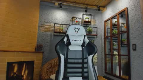 Snapshot of mikepark_ chatting on October 2025 11:21:02 AM MIKE PARK online show from October 2025 11:21:02 AM