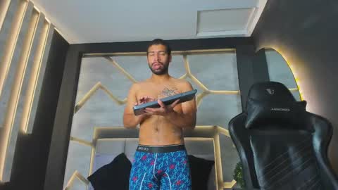 Snapshot of mikepark_ chatting on October 2025 11:10:02 AM MIKE PARK online show from October 2025 11:10:02 AM