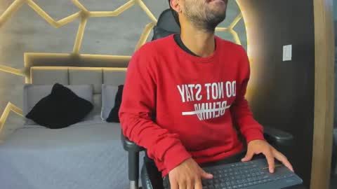 Snapshot of mikepark_ chatting on October 2025 11:00:02 AM MIKE PARK online show from October 2025 11:00:02 AM