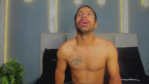 Snapshot of mikepark_ chatting on October 2025 11:33:02 AM MIKE PARK online show from October 2025 11:33:02 AM