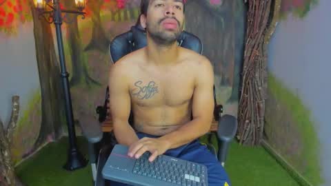 Snapshot of mikepark_ chatting on November 2025 11:10:01 AM MIKE PARK online show from November 2025 11:10:01 AM