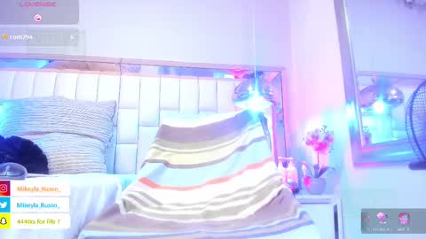 Mikeyla  online show from September 2025 08:32:02 PM