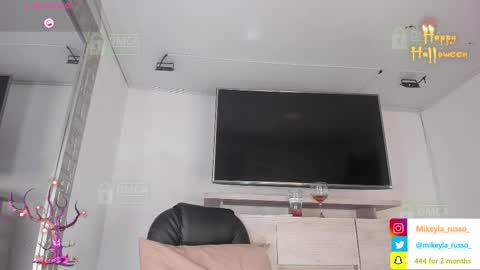 Mikeyla  online show from October 2025 11:04:02 PM