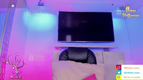 Mikeyla  online show from October 2025 08:21:02 PM