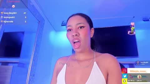 Mikeyla  online show from November 2025 07:03:01 PM