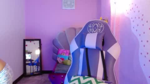 Snapshot of mikka_ela chatting on October 2025 01:31:01 PM Mikka 3 online show from October 2025 01:31:01 PM