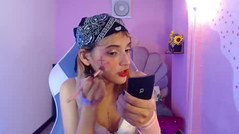 Snapshot of mikka_ela chatting on October 2025 01:46:02 PM Mikka 3 online show from October 2025 01:46:02 PM