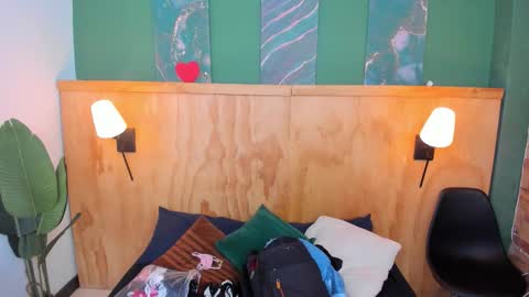 Mila and samy online show from October 2025 12:05:01 PM