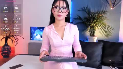 Snapshot of mila_shay chatting on October 2025 11:19:01 AM Mila online show from October 2025 11:19:01 AM