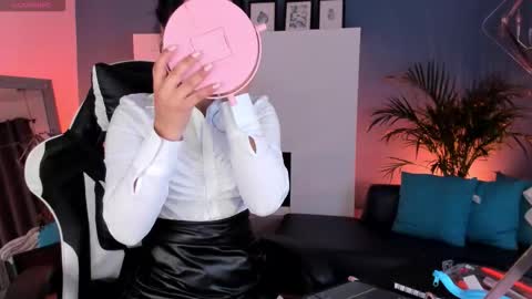 Snapshot of mila_shay chatting on October 2025 11:34:02 AM Mila online show from October 2025 11:34:02 AM