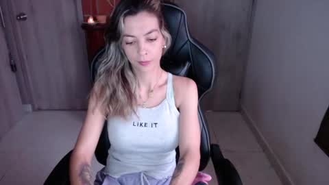 milacoxx8819 online show from February 2025 12:33:01 PM