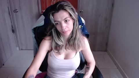 milacoxx8819 online show from February 2025 02:49:01 PM