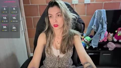 Snapshot of milacoxx8819 chatting on October 2025 08:39:02 PM milacoxx8819 online show from October 2025 08:39:02 PM