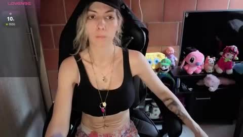 Snapshot of milacoxx8819 chatting on October 2025 02:48:02 PM milacoxx8819 online show from October 2025 02:48:02 PM