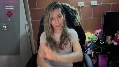 Snapshot of milacoxx8819 chatting on October 2025 12:24:01 AM milacoxx8819 online show from October 2025 12:24:01 AM