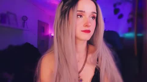 Snapshot of miladyjolie chatting on November 2025 11:07:02 PM MiladyJolie online show from November 2025 11:07:02 PM