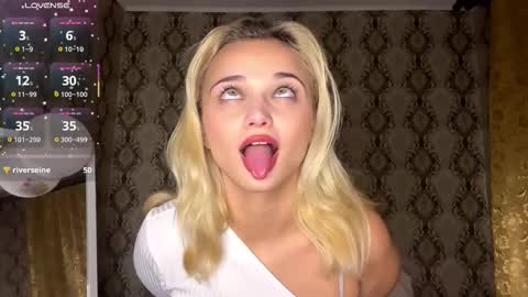 Snapshot of milakeiley chatting on September 2025 05:02:02 PM Mila online show from September 2025 05:02:02 PM