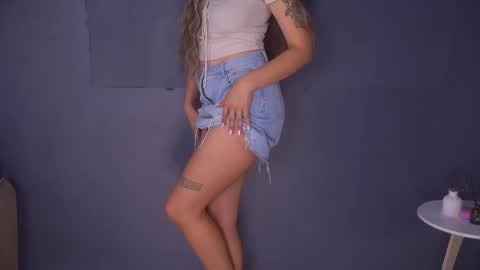 Mila online show from October 2025 03:21:01 PM