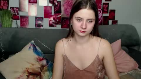 milanaroz online show from October 2025 05:02:02 PM