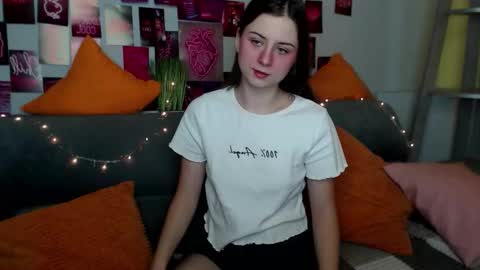 milanaroz online show from October 2025 05:53:02 AM