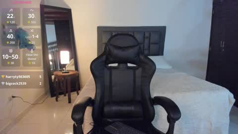 Snapshot of milandmia chatting on November 2025 04:10:02 AM Mia online show from November 2025 04:10:02 AM