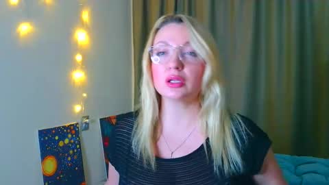 Snapshot of milasmille chatting on October 2025 11:05:01 PM milasmille online show from October 2025 11:05:01 PM