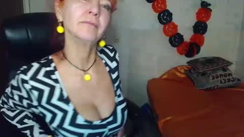 Snapshot of milayadflow chatting on November 2025 05:11:01 PM MilayaDFlow online show from November 2025 05:11:01 PM