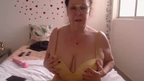 Snapshot of milchanell chatting on October 2025 10:20:02 PM milchanell online show from October 2025 10:20:02 PM