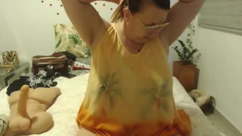 Snapshot of milchanell chatting on October 2025 10:54:02 PM milchanell online show from October 2025 10:54:02 PM