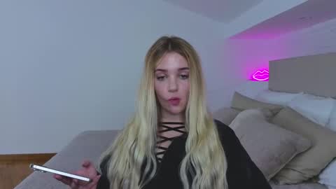 Mila  online show from September 2025 12:19:01 PM