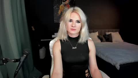 Milena online show from March 2025 05:04:01 PM